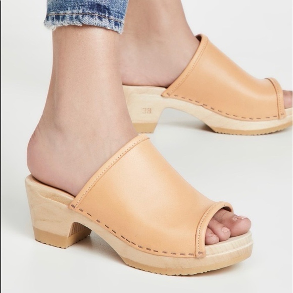 No. 6 Tan Leather Open-Toe Clogs